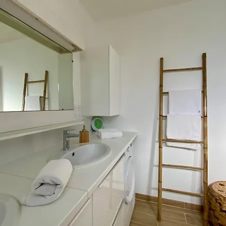 Le Marianne- 3 Bedrooms And Fully Air-conditioned! *